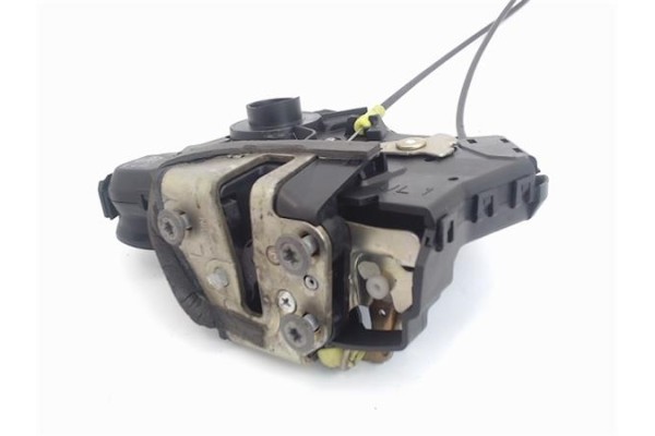 Recambio de cierre electromagnetico delantero izquierdo para toyota avensis berlina (t22) 2.0 vvt-i referencia OEM IAM 690400215