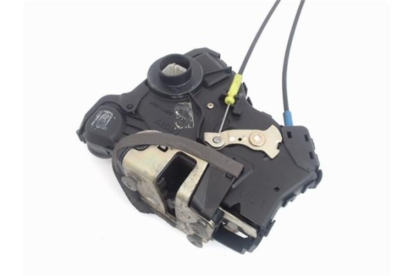 Recambio de cierre electromagnetico delantero izquierdo para toyota avensis berlina (t22) 2.0 vvt-i referencia OEM IAM 690400215