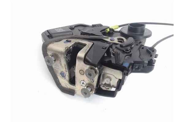 Recambio de cierre electromagnetico trasero izquierdo para toyota avensis berlina (t22) 2.0 vvt-i referencia OEM IAM 6906002101 