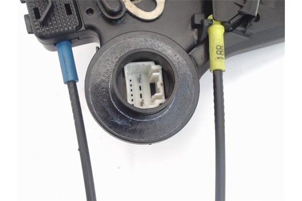 Recambio de cierre electromagnetico trasero izquierdo para toyota avensis berlina (t22) 2.0 vvt-i referencia OEM IAM 6906002101 