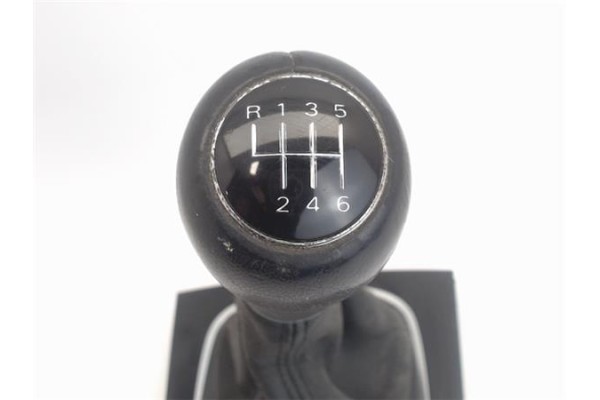 Recambio de pomo palanca cambio para audi a3 (8p1) 2.0 tdi 16v referencia OEM IAM 8E1713141AAMMW 8P1713118A 1KT 