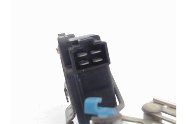 Recambio de cierre electromagnetico delantero derecho para hyundai h-1 furgón 2.5 td referencia OEM IAM 813204A000  