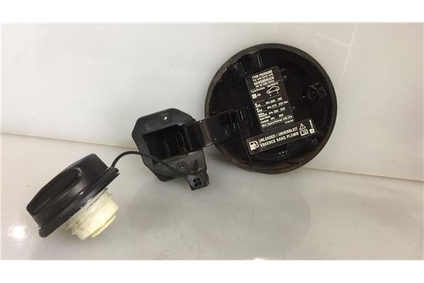 Recambio de tapa exterior combustible para opel corsa d 1.2 referencia OEM IAM 13183306 13183307 