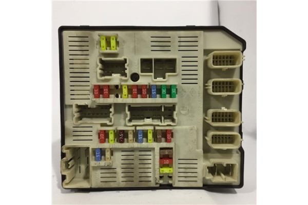 Recambio de caja fusibles/rele para renault megane iii berlina 5p 1.5 expression referencia OEM IAM 284B60008R 8609128397 
