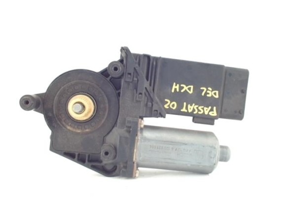 Recambio de motor elevalunas delantero derecho para volkswagen passat berlina (3b3) 1.9 trendline 4motion referencia OEM IAM 8B4