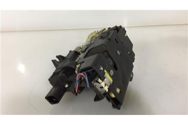Recambio de cierre electromagnetico trasero derecho para volkswagen golf iv berlina (1j1) 1.9 tdi referencia OEM IAM 3B4839016H 