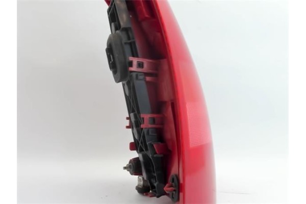 Recambio de aleron trasero para hyundai lantra berlina (rd) 1.6 i referencia OEM IAM 87212  