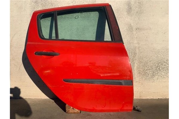 Recambio de puerta trasero derecha para renault clio iii 1.5 dci referencia OEM IAM 7751476192  