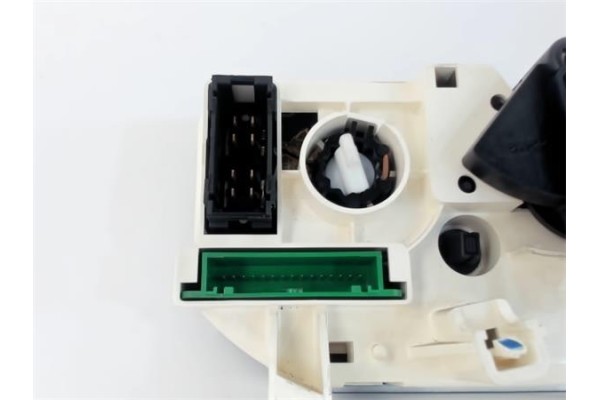 Recambio de mandos calefaccion / a.a. para renault clio ii (xbo) 1.4 75cv referencia OEM IAM 69270001  