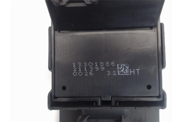 Recambio de mando elevalunas delantero derecho para opel astra j 1.7 cdti referencia OEM IAM 13301886  