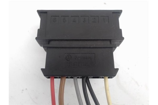 Recambio de portalámparas para skoda fabia (5j2) 1.2 referencia OEM IAM 5J0941813E 654621 