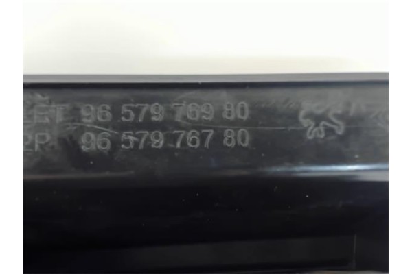 Recambio de piloto trasero derecho para peugeot partner (s2) 2.0 combi plus referencia OEM IAM 9657976980 9657976780 
