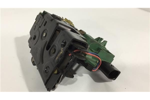Recambio de cierre electromagnetico trasero izquierdo para volkswagen golf iv berlina (1j1) 1.9 tdi referencia OEM IAM 3B4839015