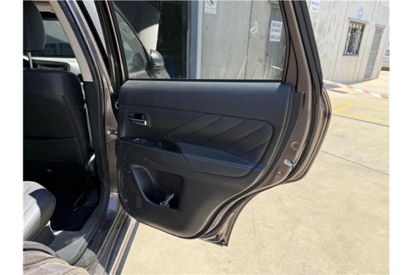 Recambio de puerta trasero derecha para mitsubishi outlander (gf0/gg0) 2.0 phev kaiteki 4wd (gg2w) referencia OEM IAM 5730B640  