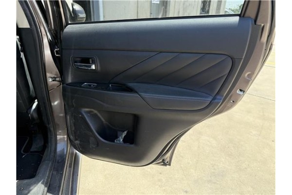 Recambio de puerta trasero derecha para mitsubishi outlander (gf0/gg0) 2.0 phev kaiteki 4wd (gg2w) referencia OEM IAM 5730B640  