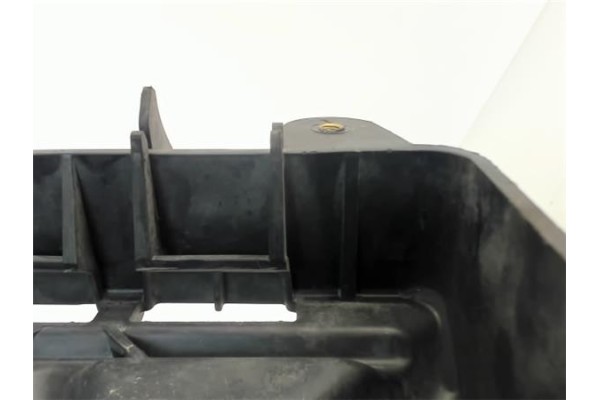Recambio de protector soporte bateria para volkswagen polo v (6r1) 1.2 sport referencia OEM IAM SR0915331  