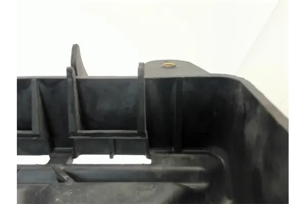 Recambio de protector soporte bateria para volkswagen polo v (6r1) 1.2 sport referencia OEM IAM SR0915331  