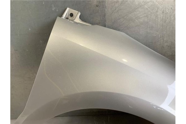 Recambio de aleta delantero derecha para citroen c4 berlina 2.0 exclusive referencia OEM IAM 7841S2  