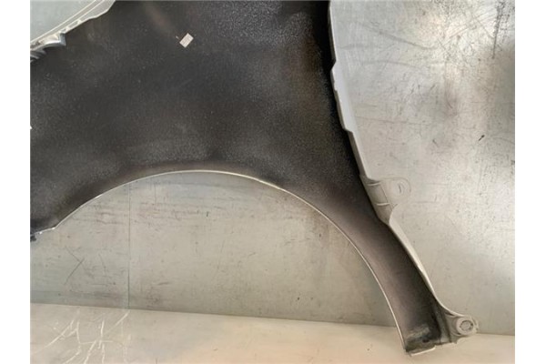 Recambio de aleta delantero derecha para citroen c4 berlina 2.0 exclusive referencia OEM IAM 7841S2  
