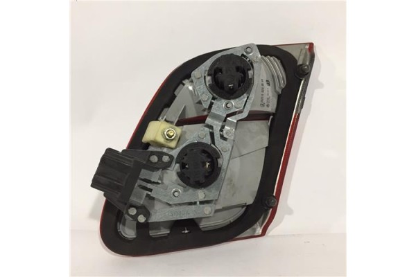 Recambio de piloto interior izquierdo para mercedes-benz clase e (bm 210) berlina 2.6 240 (210.062) referencia OEM IAM 210820856