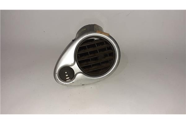 Recambio de rejilla entrada de aire para renault clio iii 1.2 collection referencia OEM IAM 220410  