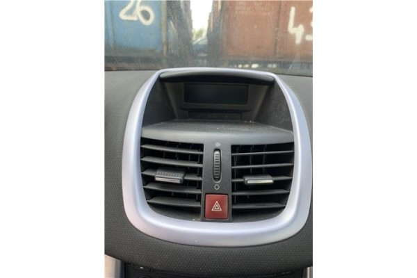 Recambio de rejilla entrada de aire para peugeot 207 cc cabrio-coupé 1.6 básico referencia OEM IAM 8265V0  