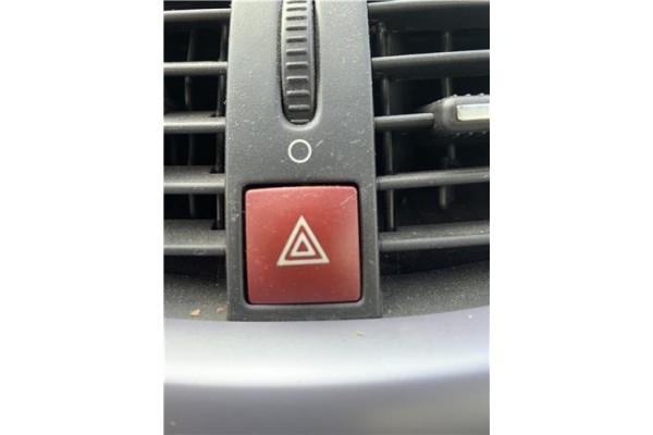 Recambio de rejilla entrada de aire para peugeot 207 cc cabrio-coupé 1.6 básico referencia OEM IAM 8265V0  