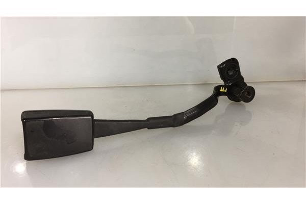 Recambio de anclaje cinturon delantero izquierdo para audi a3 (8l) 1.8 t ambiente referencia OEM IAM 8L0858675H  