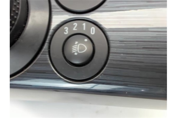 Recambio de mando de luces para opel astra h berlina 1.7 cdti referencia OEM IAM 13100136  