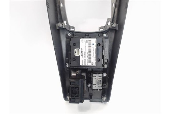 Recambio de embellecedor consola central para renault laguna iii berlina 2.0 dci (bt01, bt0e, bt0k) referencia OEM IAM 685000039