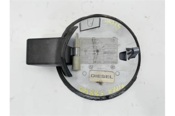 Recambio de tapa exterior combustible para opel astra h berlina 1.7 cdti referencia OEM IAM 13111597 13111596 