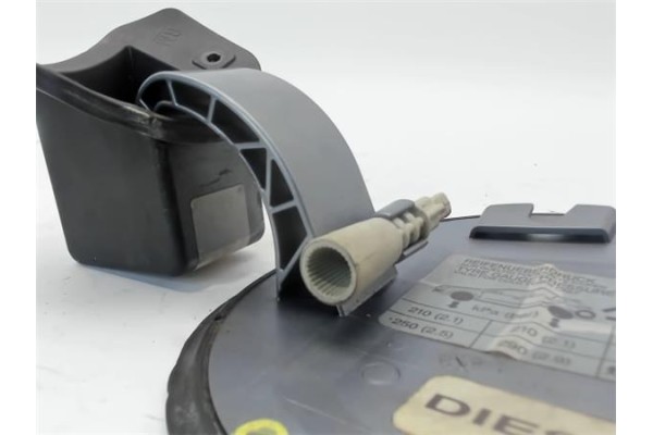 Recambio de tapa exterior combustible para opel astra h berlina 1.7 cdti referencia OEM IAM 13111597 13111596 
