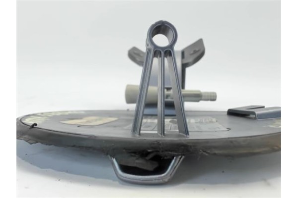 Recambio de tapa exterior combustible para opel astra h berlina 1.7 cdti referencia OEM IAM 13111597 13111596 
