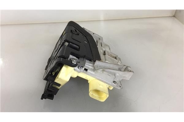 Recambio de cierre electromagnetico trasero izquierdo para volkswagen passat berlina (3c2) 2.0 tdi 16v referencia OEM IAM 3C4839