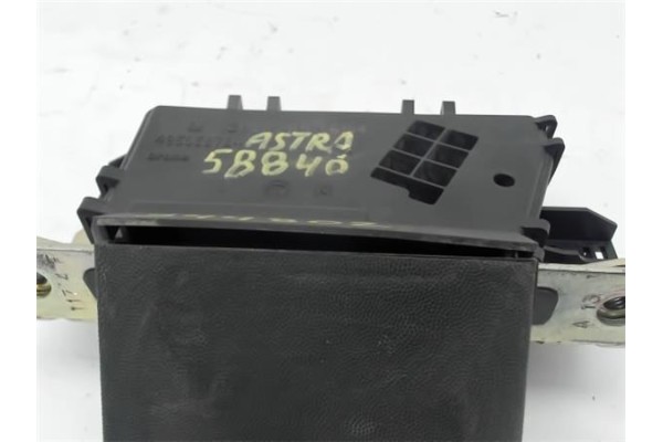 Recambio de cierre electromagnetico porton para opel astra h berlina 1.7 cdti referencia OEM IAM 495058724 131172851036 