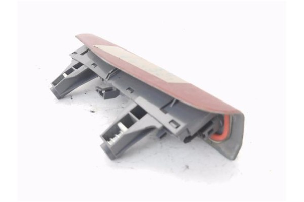 Recambio de luz central de freno para opel corsa d 1.0 catch me referencia OEM IAM 13188045  