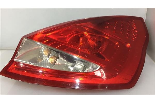 Recambio de piloto trasero derecho para ford fiesta vi 1.6 tdci referencia OEM IAM 8A6113404A  