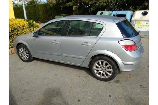 opel astra h berlina del año 2005