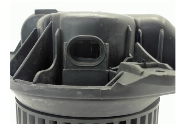 Recambio de motor calefaccion para opel vivaro 1.9 dti referencia OEM IAM 4409448 6MVY83AC 