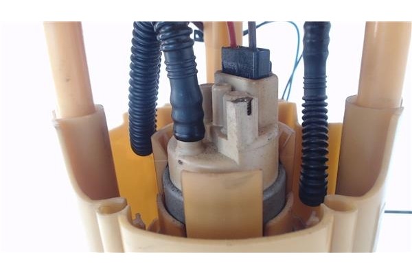 Recambio de bomba combustible para citroen c5 berlina 2.0 hdi referencia OEM IAM 9632672280  