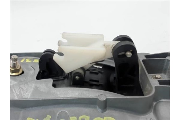 Recambio de maneta exterior puerta corredera derecha para opel vivaro 1.9 dti referencia OEM IAM 4416022 4414713 826064615R , RE