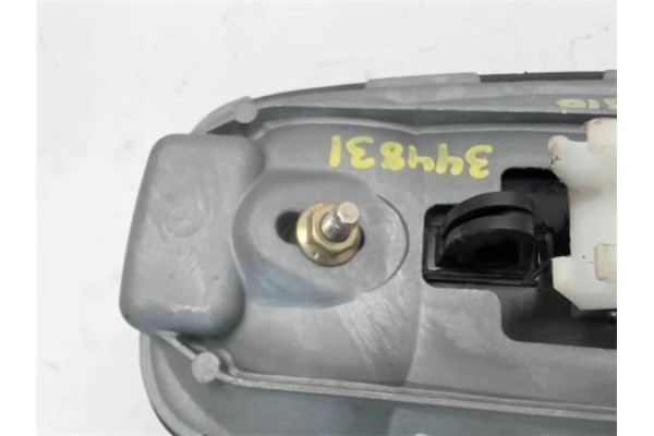 Recambio de maneta exterior puerta corredera derecha para opel vivaro 1.9 dti referencia OEM IAM 4416022 4414713 826064615R , RE