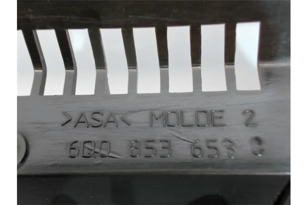 Recambio de rejilla capo para volkswagen polo iv (9n1) 1.4 16v referencia OEM IAM 6Q0853653C  