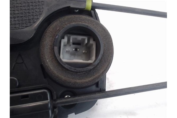 Recambio de cierre electromagnetico trasero izquierdo para toyota prius (nhw20) híbrido basis referencia OEM IAM 6906047041  