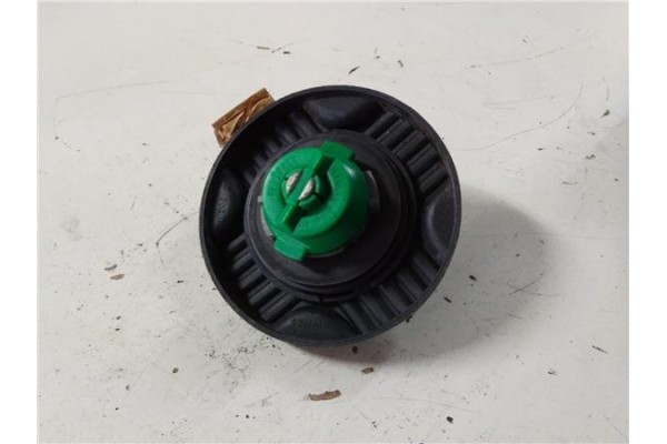 Recambio de tapon combustible para peugeot 205 berlina 1.8 d generation referencia OEM IAM   
