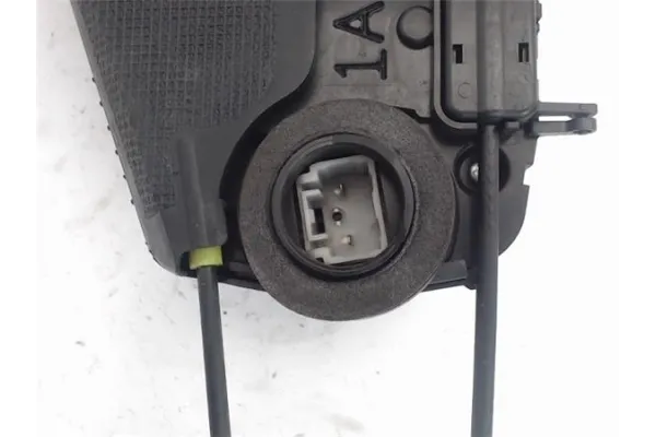 Recambio de cierre electromagnetico trasero derecho para toyota prius (nhw20) híbrido basis referencia OEM IAM 6905047041  