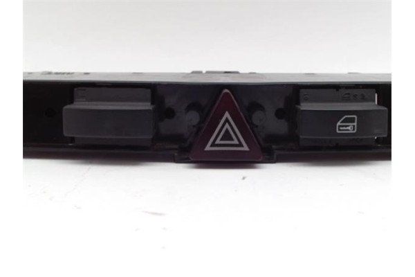 Recambio de interruptor luces emergencia para opel zafira b 1.7 cosmo referencia OEM IAM 13129281  