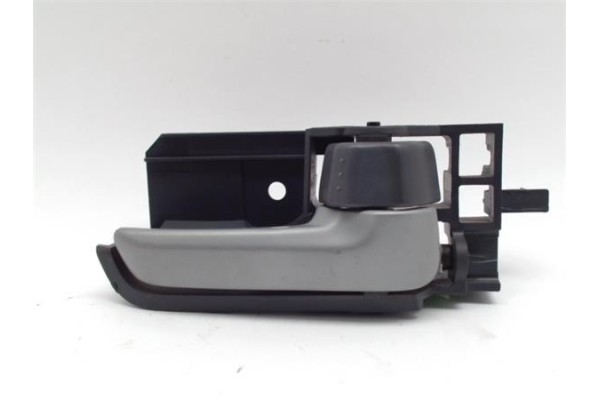 Recambio de manilla int. puerta trasero derecha para suzuki alto (amf310) 1.0 referencia OEM IAM 8311075J0  