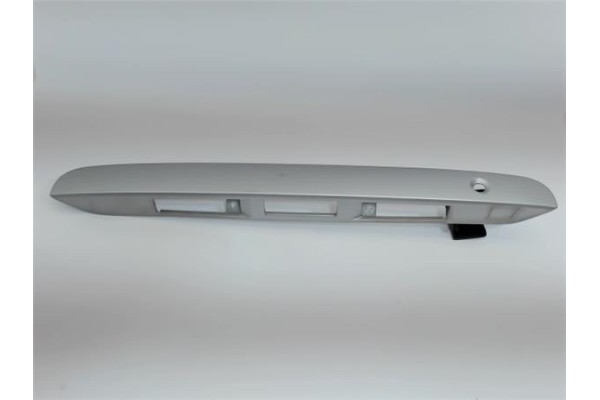 Recambio de moldura porton trasero para mazda premacy (cp) 2.0 td referencia OEM IAM 010050811  