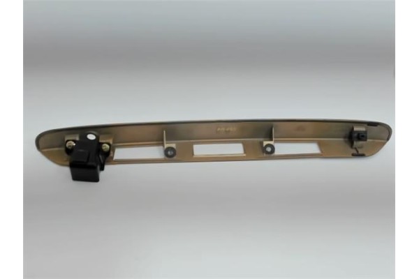 Recambio de moldura porton trasero para mazda premacy (cp) 2.0 td referencia OEM IAM 010050811  